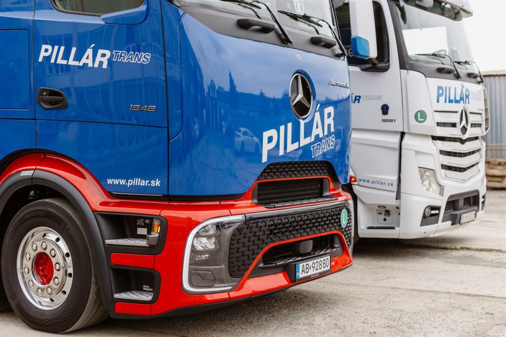 Ťahač Mercedes-Benz z vozového parku PILLÁR TRANS